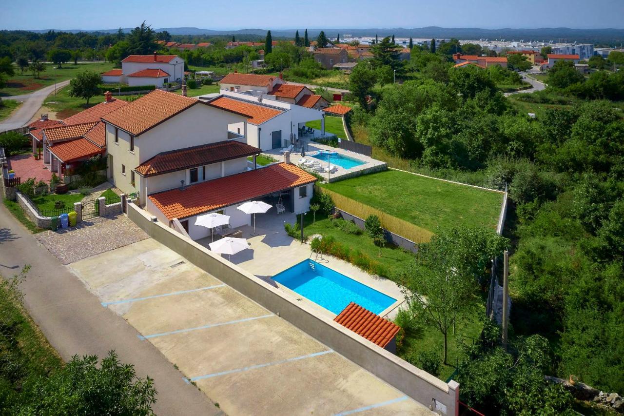 Holiday House Emma Burići المظهر الخارجي الصورة
