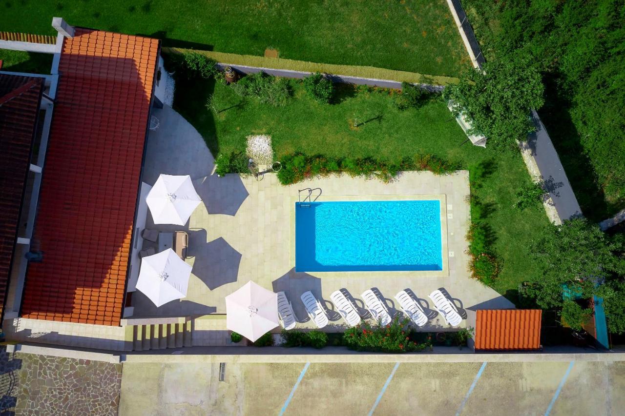 Holiday House Emma Burići المظهر الخارجي الصورة