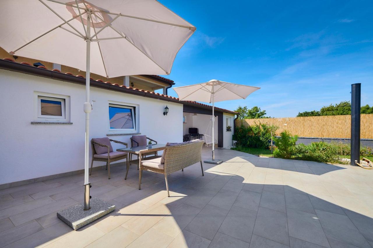 Holiday House Emma Burići المظهر الخارجي الصورة